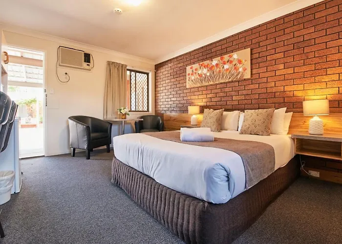 Ruthven Street Motor Inn